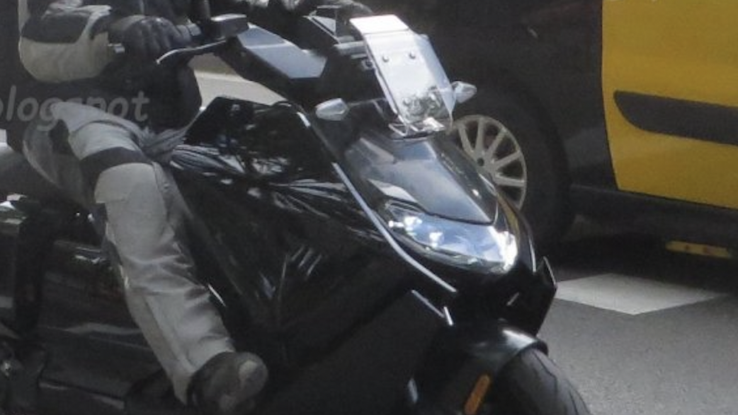 BMW CE 04 electric scooter [credit: decoches blogspot]